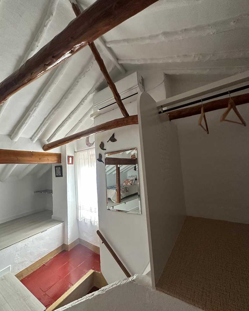 The Attic Room - CASABELLA